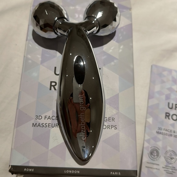 Elizabeth Grant Uplift Facial Roller. - Picture 2 of 6
